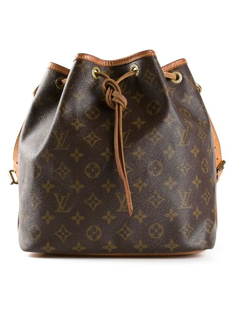 louis vuitton bucket bag monogram.